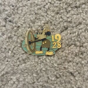 1928 Mickey Mouse Disney Pin - 0470 of 1928 - Steamboat Willie